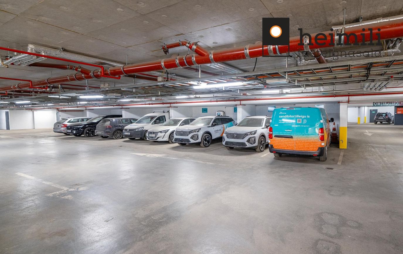 Grensásvegur 1C, 108 Reykjavík