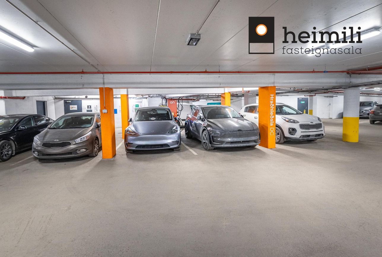 Grensásvegur 1C, 108 Reykjavík