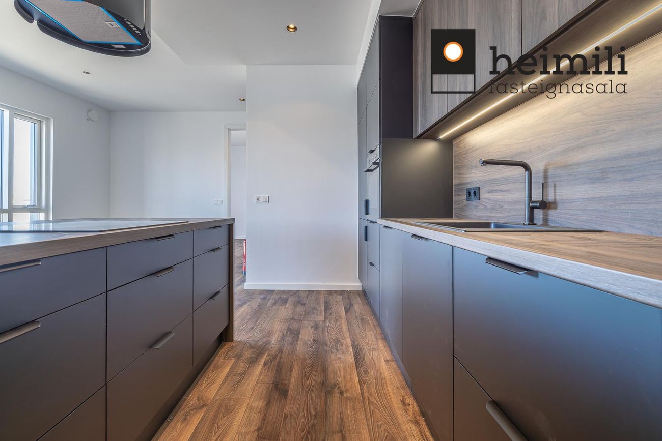 Grensásvegur 1C, 108 Reykjavík