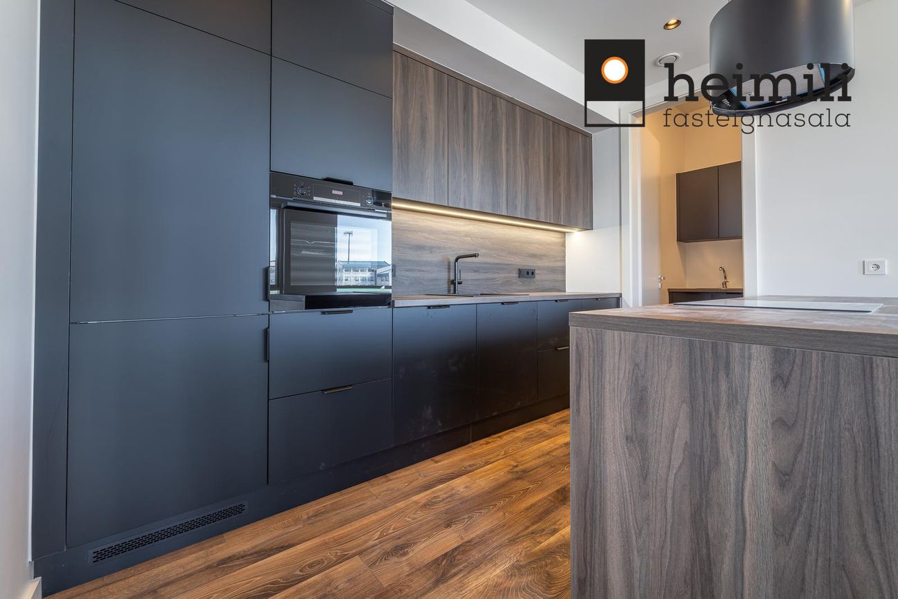 Grensásvegur 1C, 108 Reykjavík