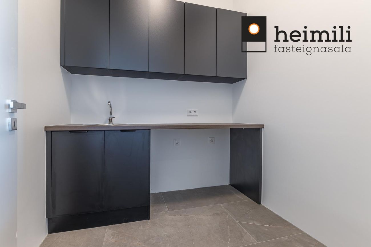 Grensásvegur 1C, 108 Reykjavík