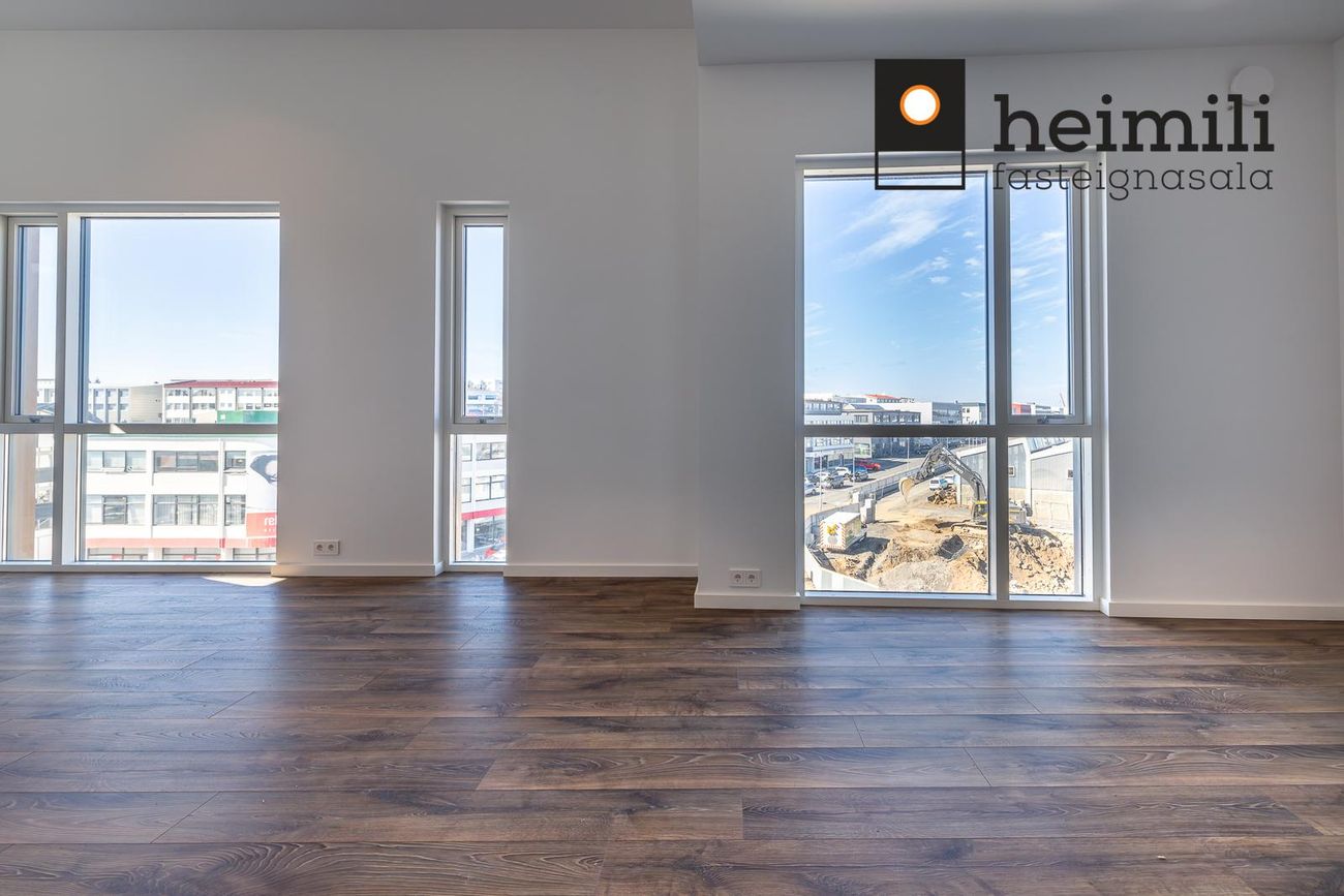 Grensásvegur 1C, 108 Reykjavík