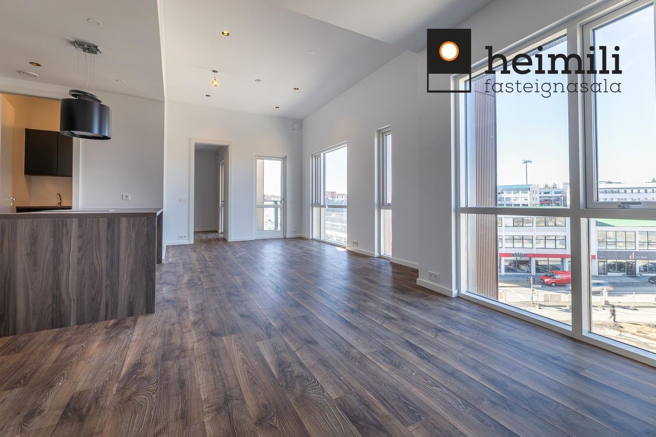 Grensásvegur 1C, 108 Reykjavík