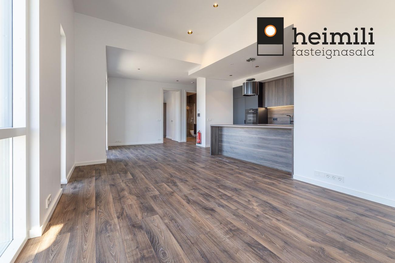 Grensásvegur 1C, 108 Reykjavík