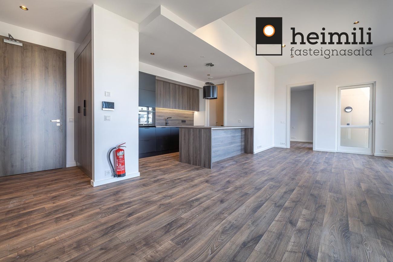 Grensásvegur 1C, 108 Reykjavík