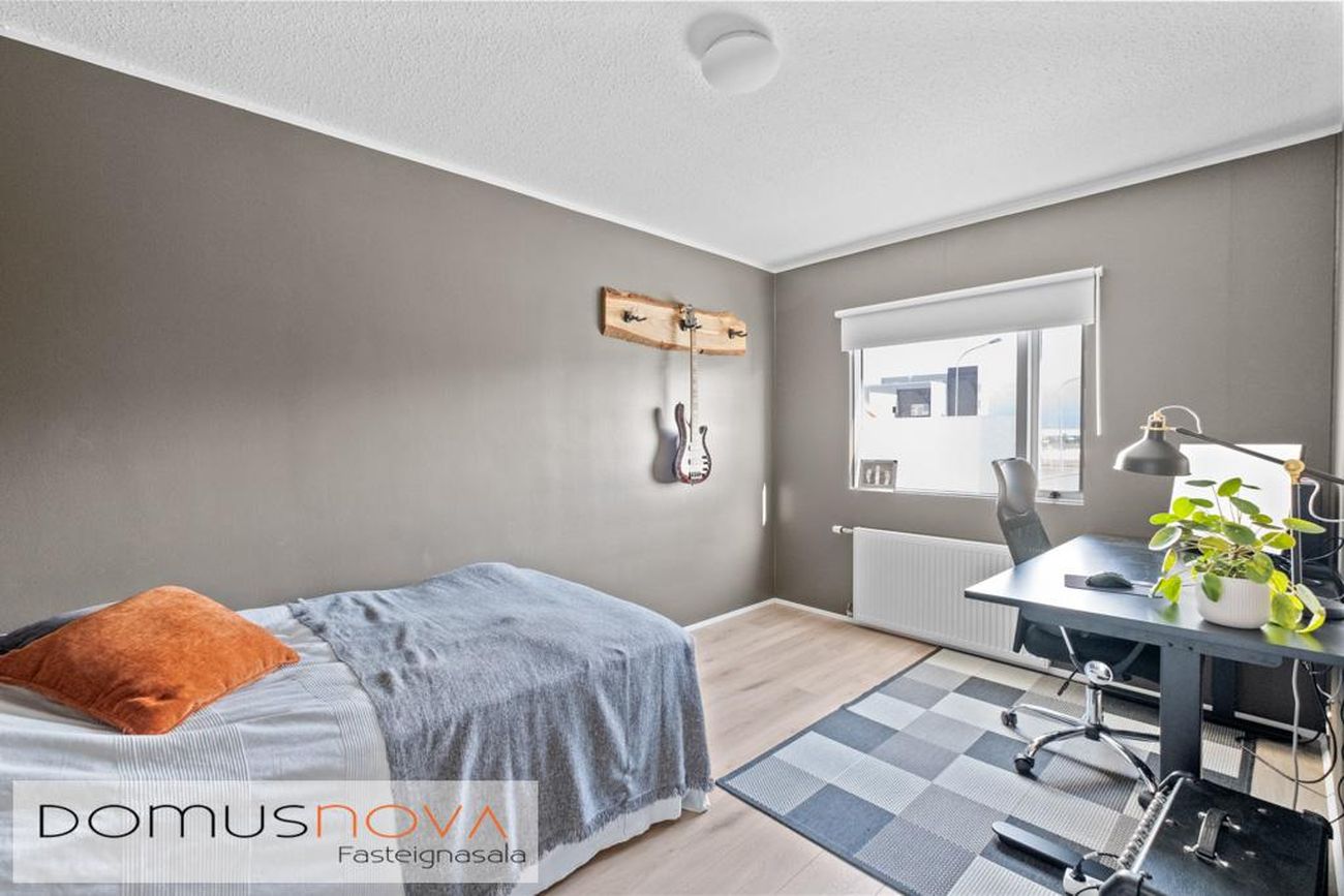 Lerkigrund 1, 300 Akranes