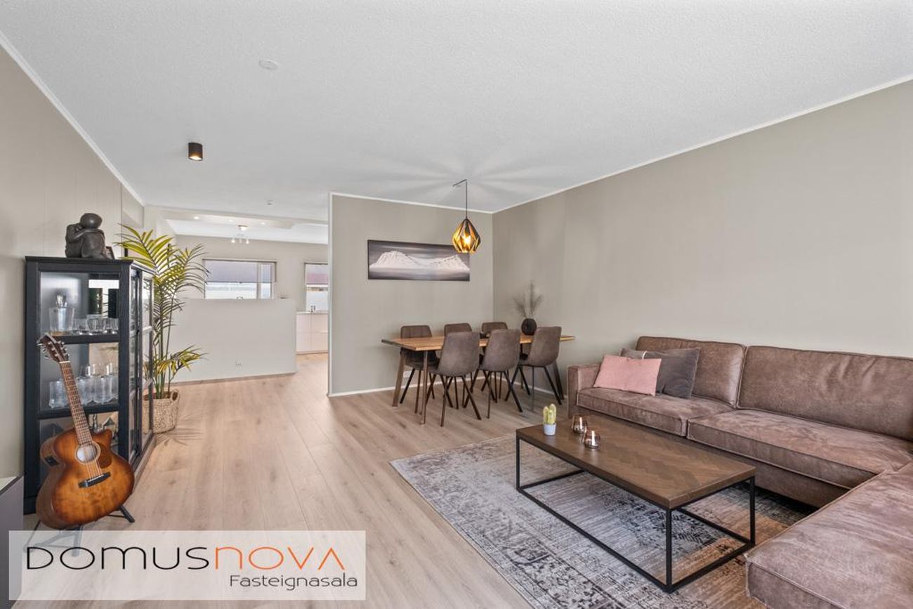 Lerkigrund 1, 300 Akranes