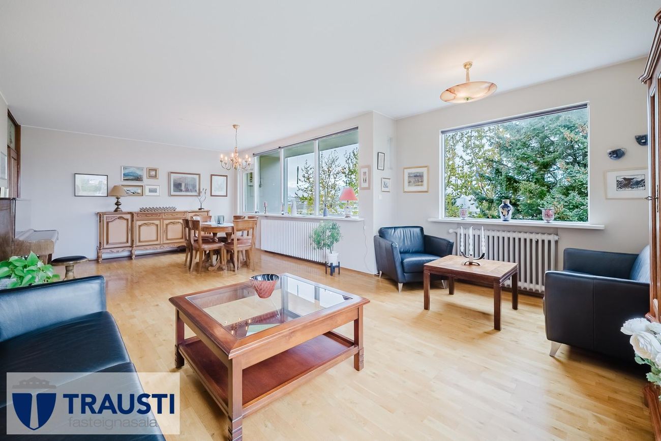 Hvassaleiti 30, 103 Reykjavík