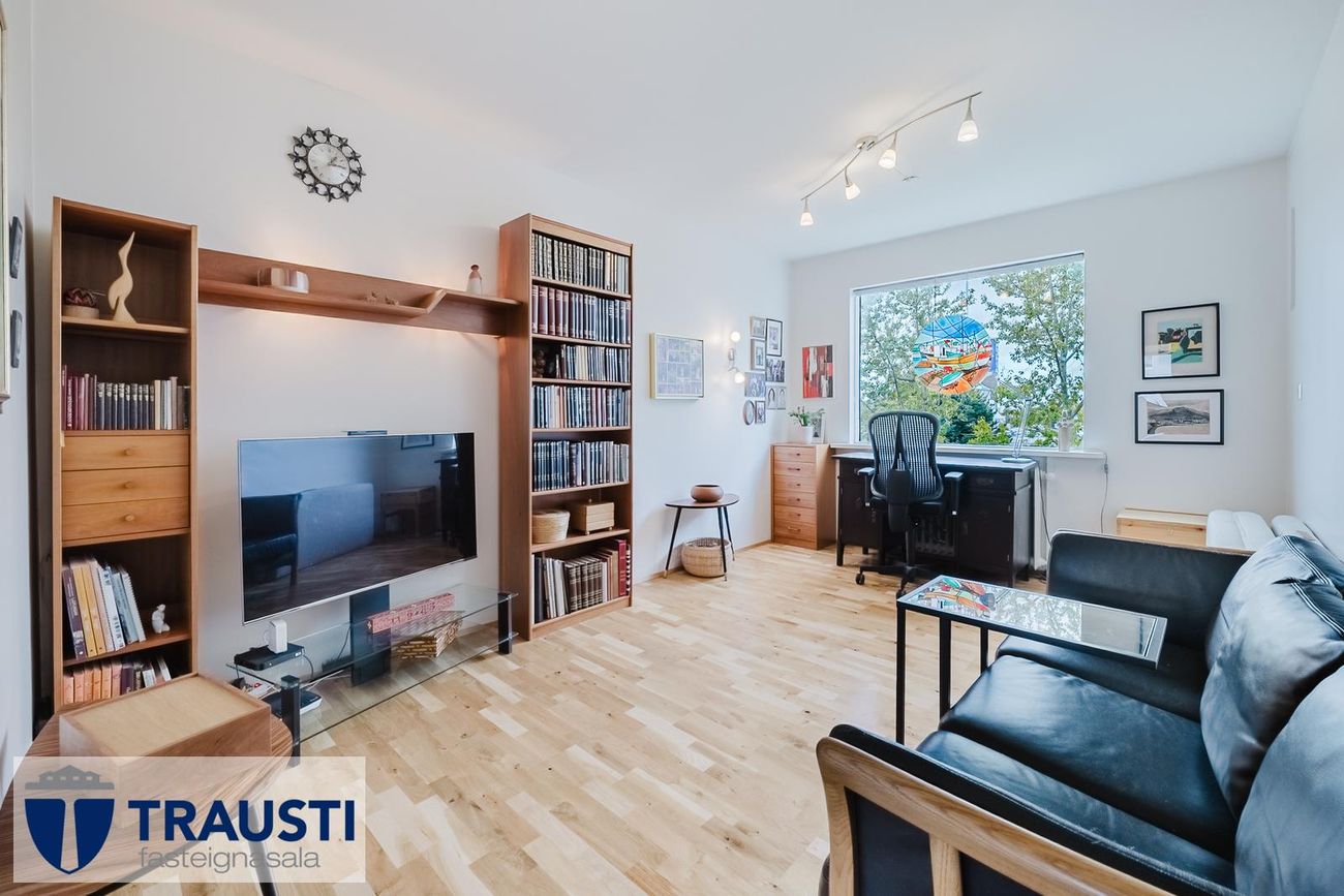 Hvassaleiti 30, 103 Reykjavík