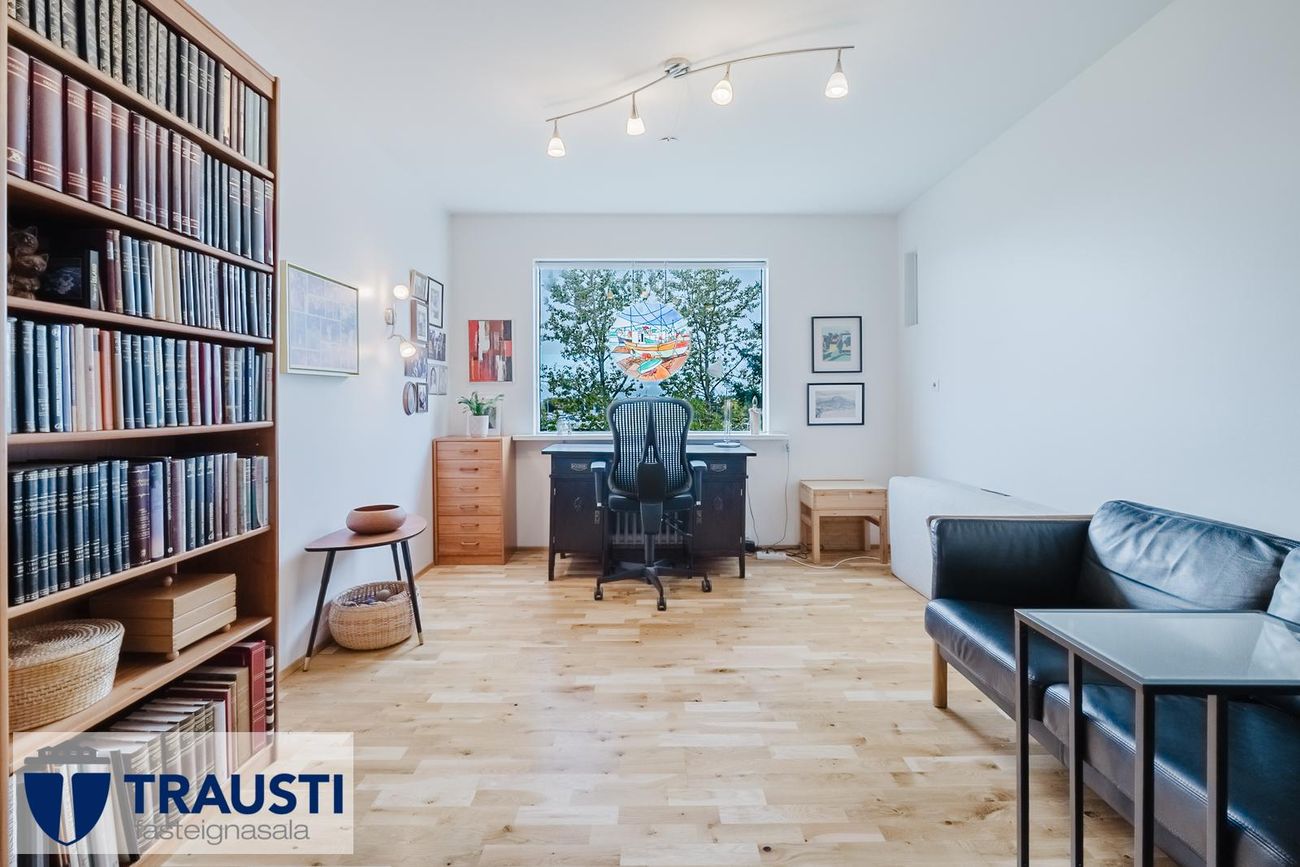 Hvassaleiti 30, 103 Reykjavík