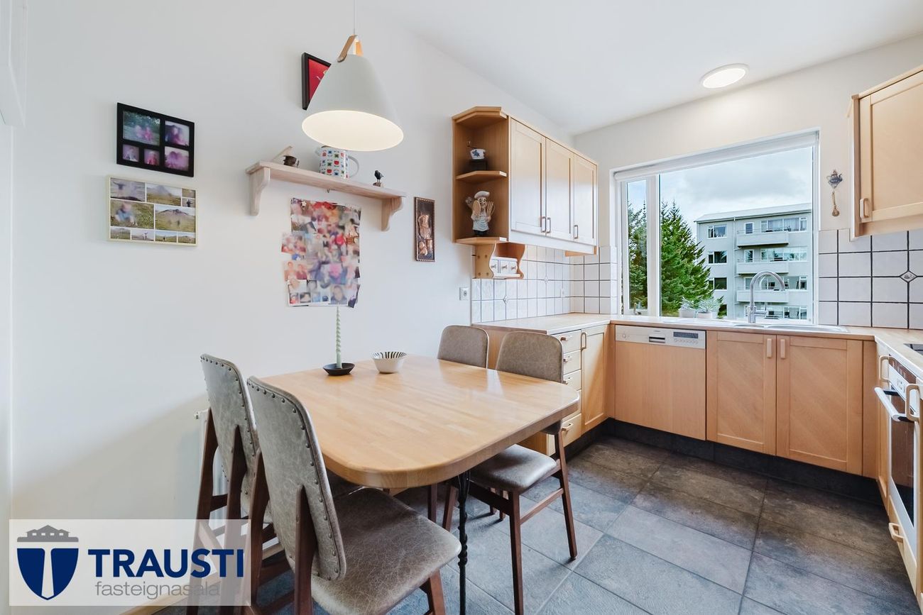 Hvassaleiti 30, 103 Reykjavík