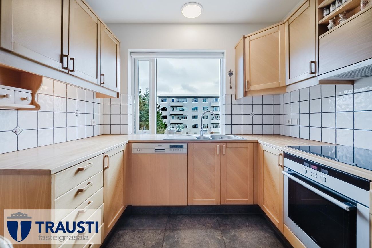 Hvassaleiti 30, 103 Reykjavík