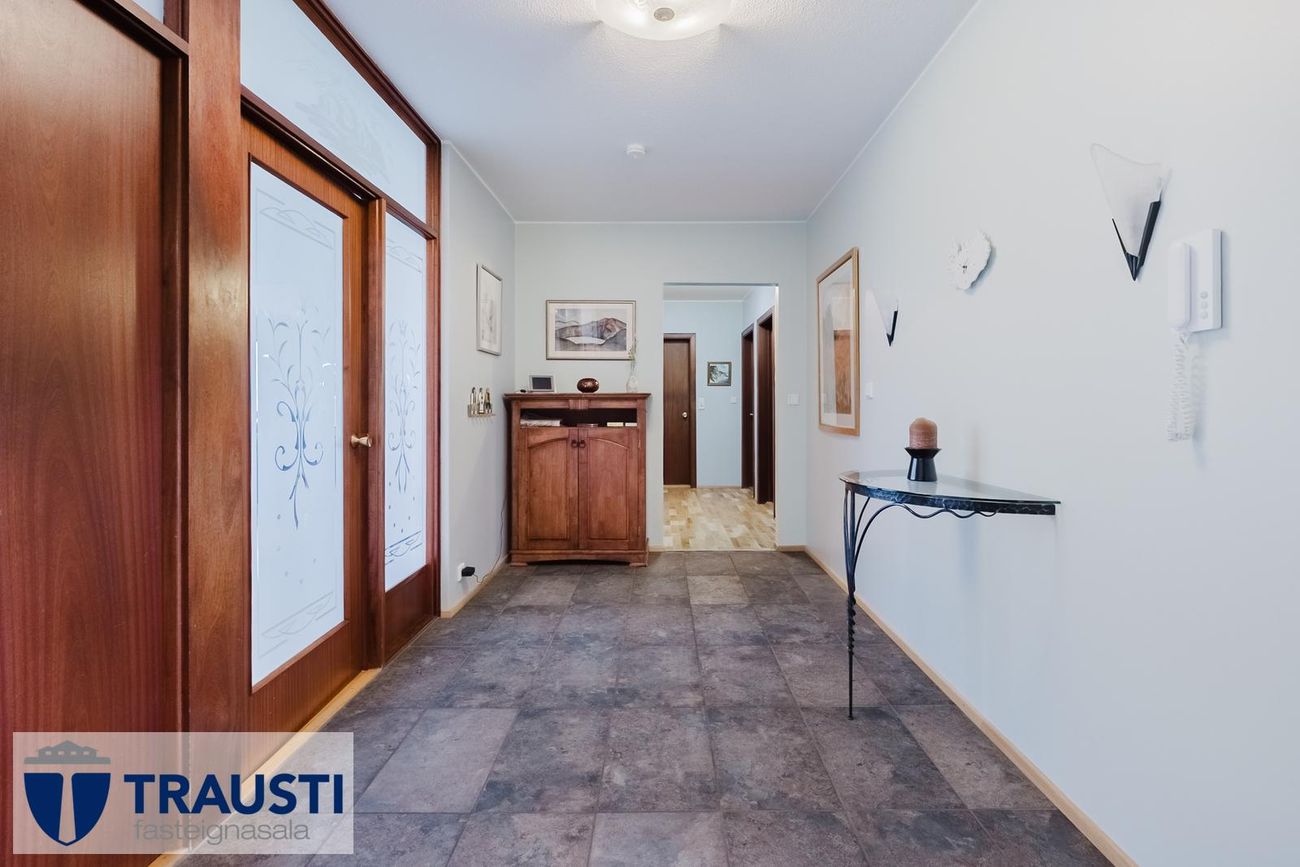 Hvassaleiti 30, 103 Reykjavík