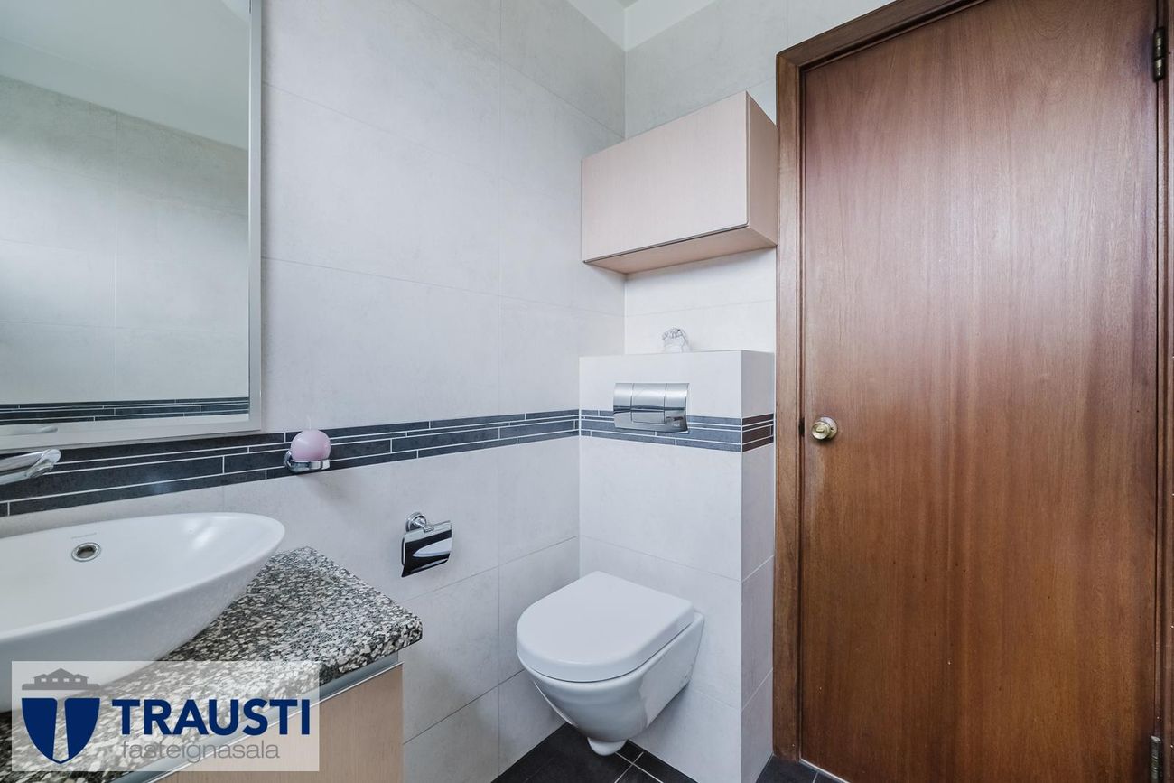 Hvassaleiti 30, 103 Reykjavík