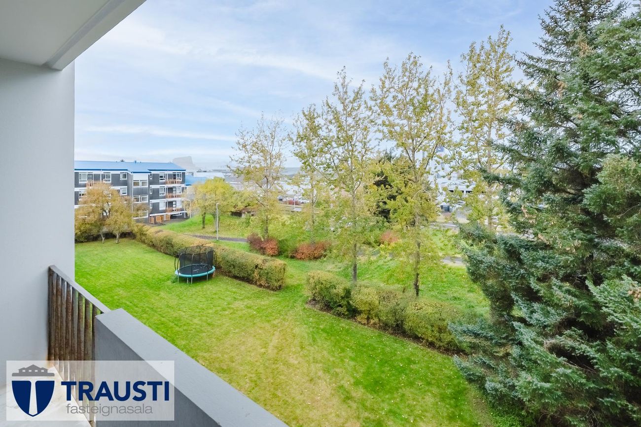 Hvassaleiti 30, 103 Reykjavík