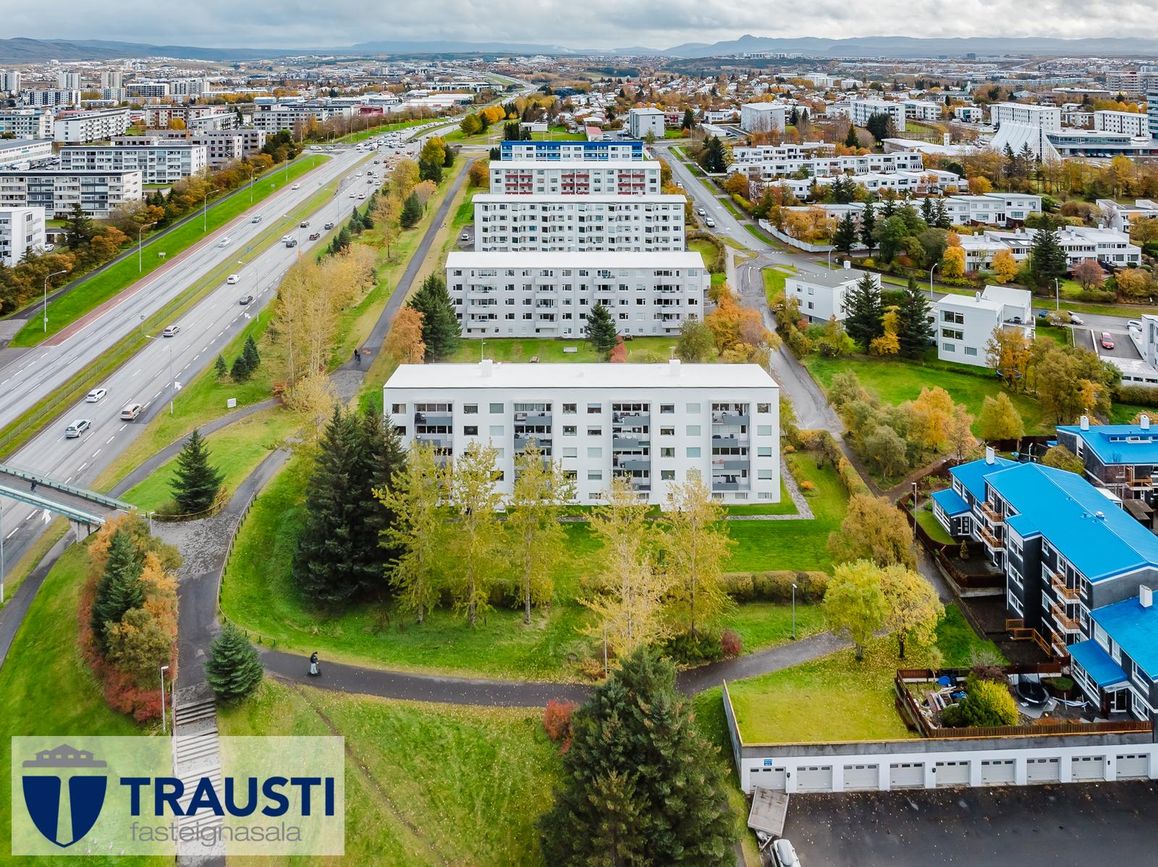 Hvassaleiti 30, 103 Reykjavík