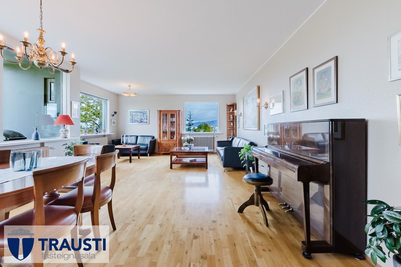 Hvassaleiti 30, 103 Reykjavík