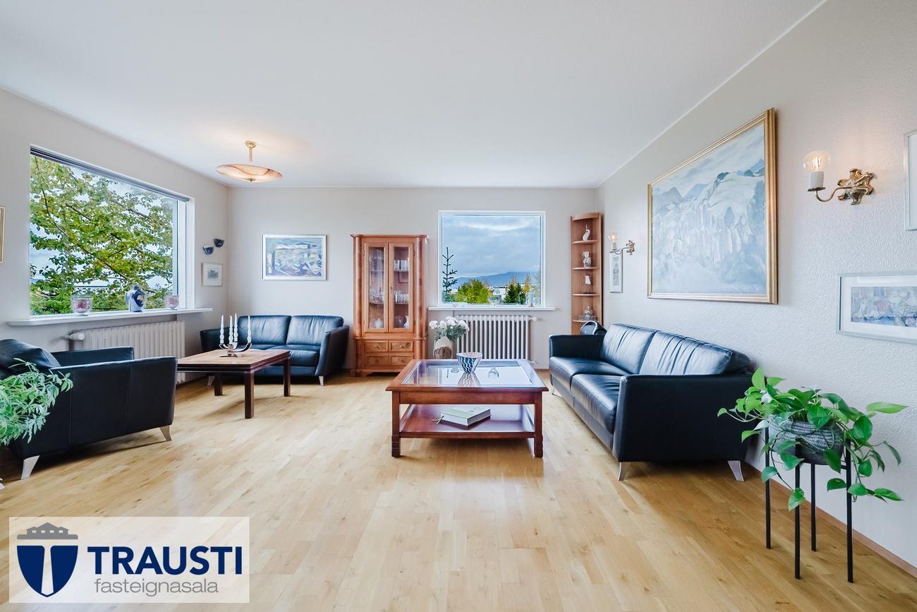Hvassaleiti 30, 103 Reykjavík