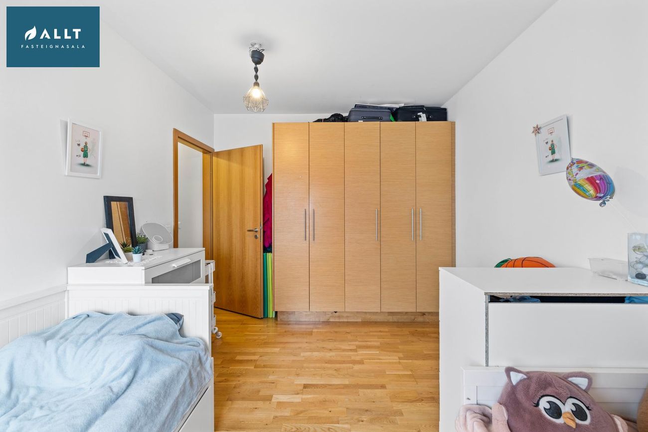 Tjarnabraut 22, 260 Reykjanesbær