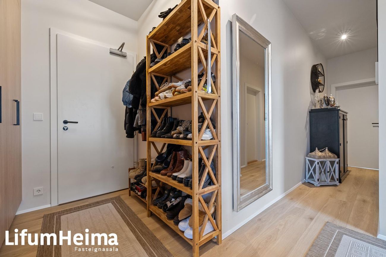 Jöfursbás 5, 112 Reykjavík