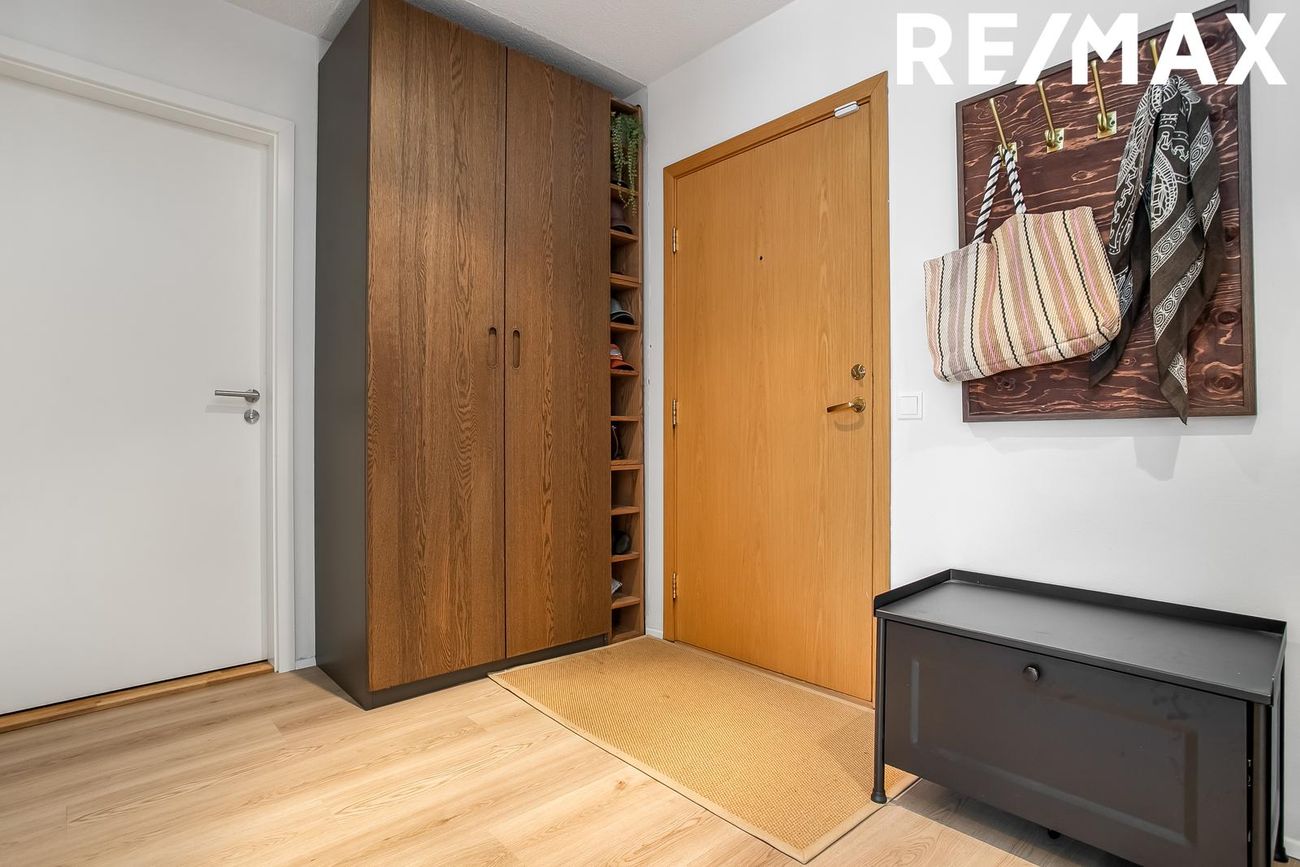 Vallarás 3, 110 Reykjavík