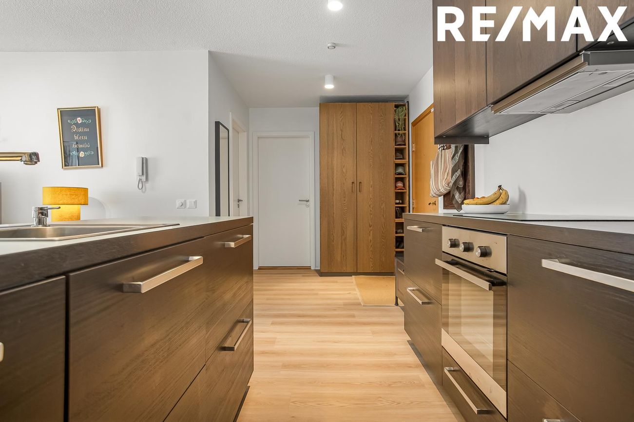 Vallarás 3, 110 Reykjavík