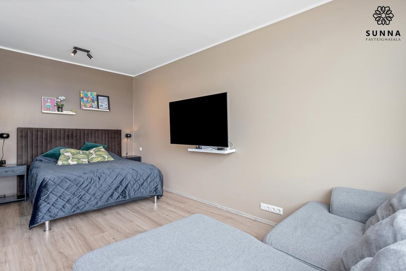 Grensásvegur 12, 108 Reykjavík