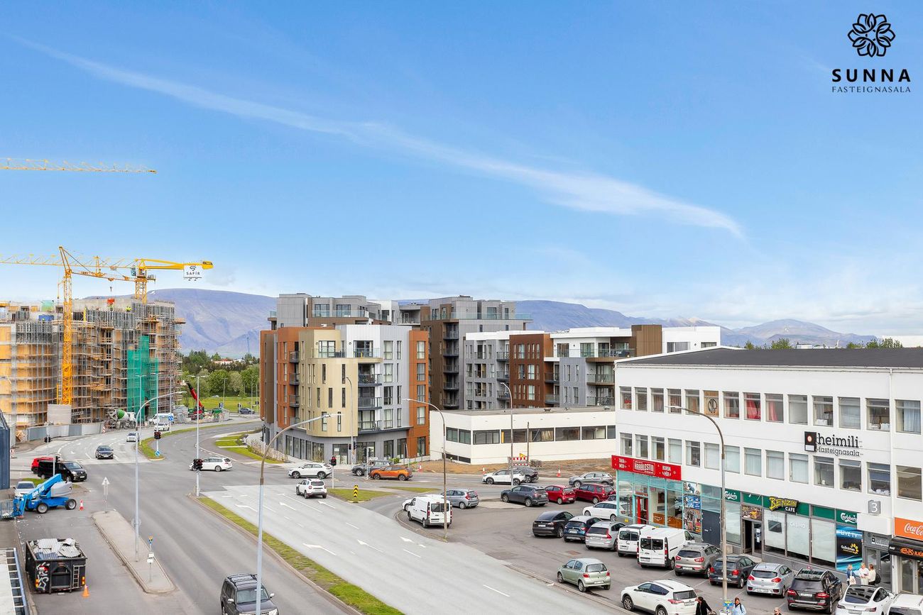 Grensásvegur 12, 108 Reykjavík