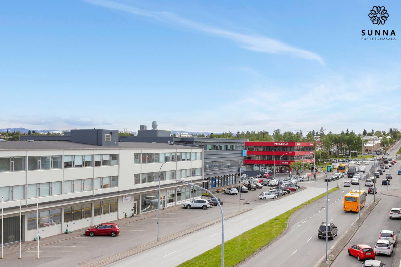 Grensásvegur 12, 108 Reykjavík