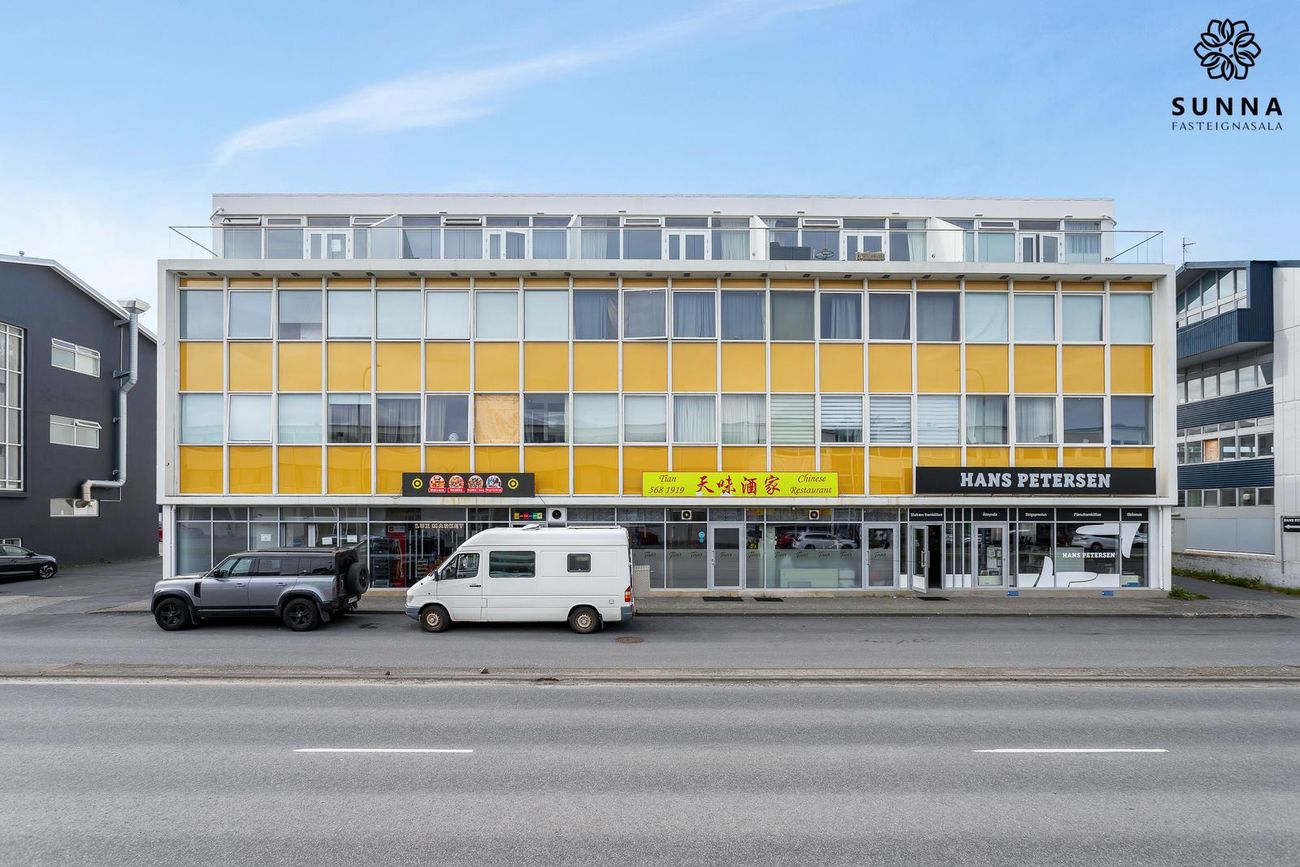 Grensásvegur 12, 108 Reykjavík