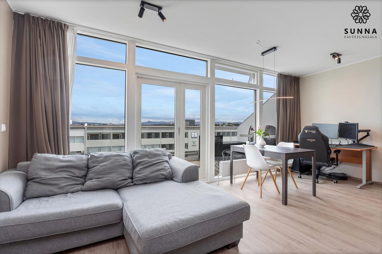 Grensásvegur 12, 108 Reykjavík