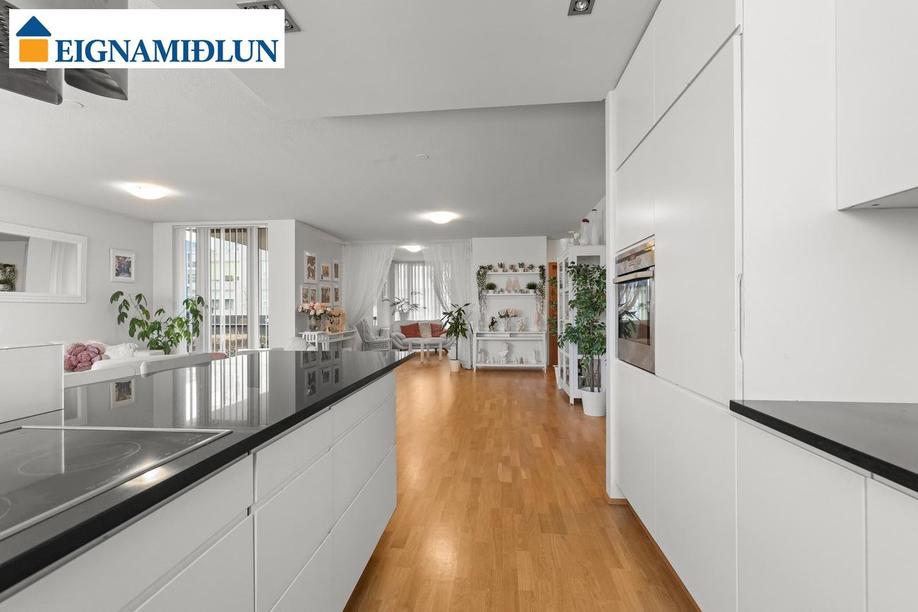 Strandvegur 9 - 0203, 210 Garðabær