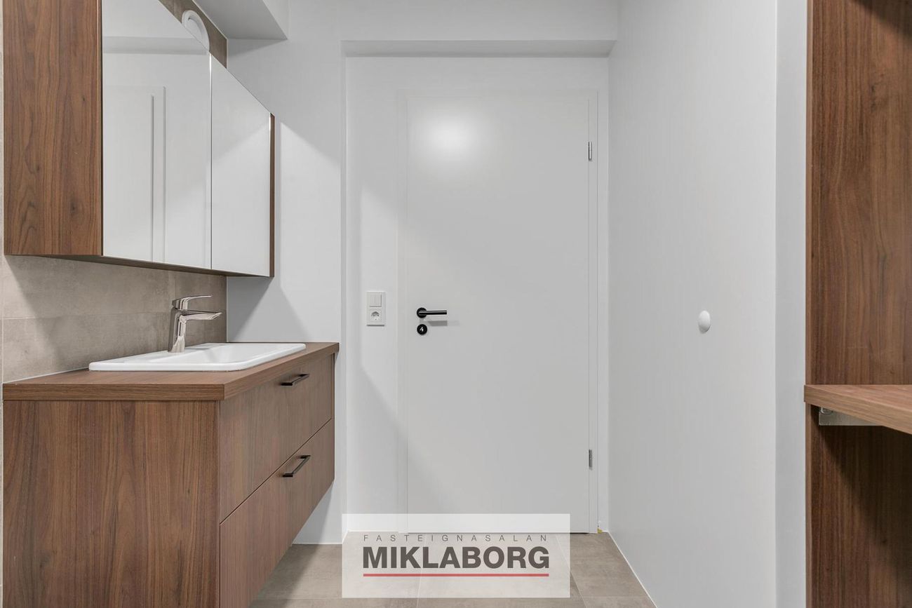 Skipholt 1, 105 Reykjavík