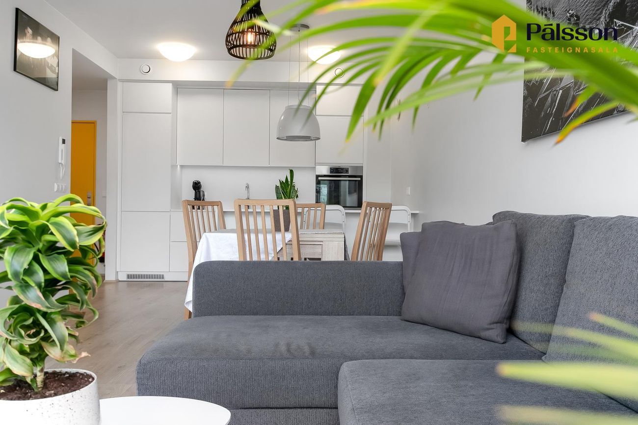 Arnarhlíð 1, 102 Reykjavík