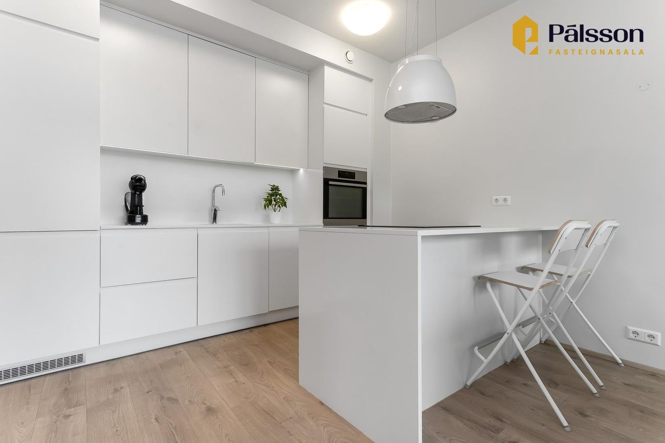 Arnarhlíð 1, 102 Reykjavík