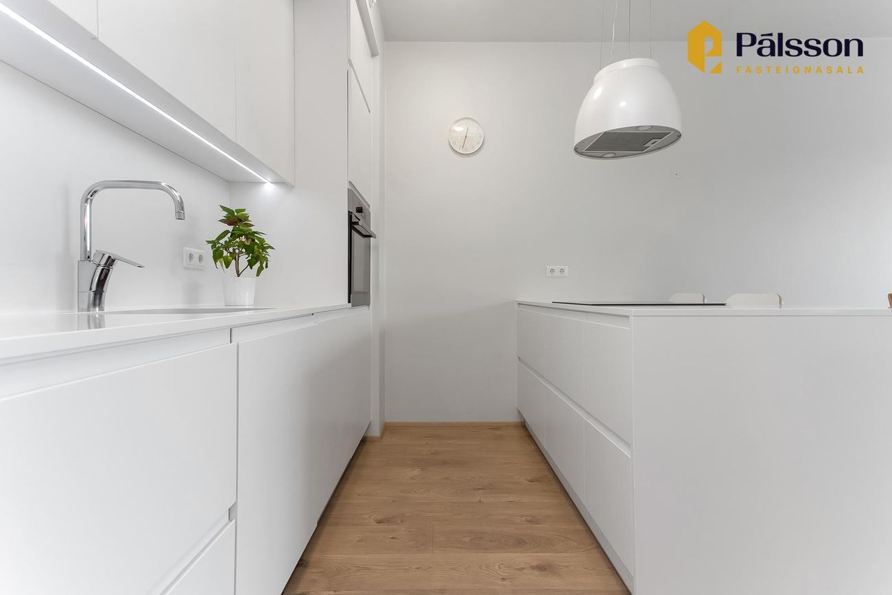 Arnarhlíð 1, 102 Reykjavík