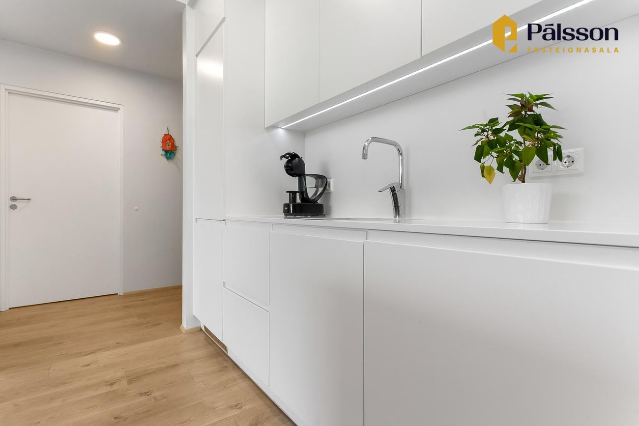 Arnarhlíð 1, 102 Reykjavík