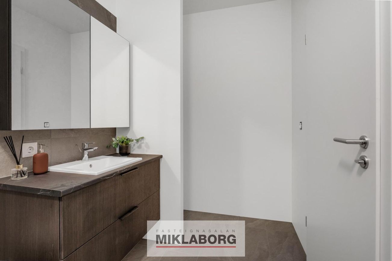 Hringhamar 25 - 0204, 221 Hafnarfjörður