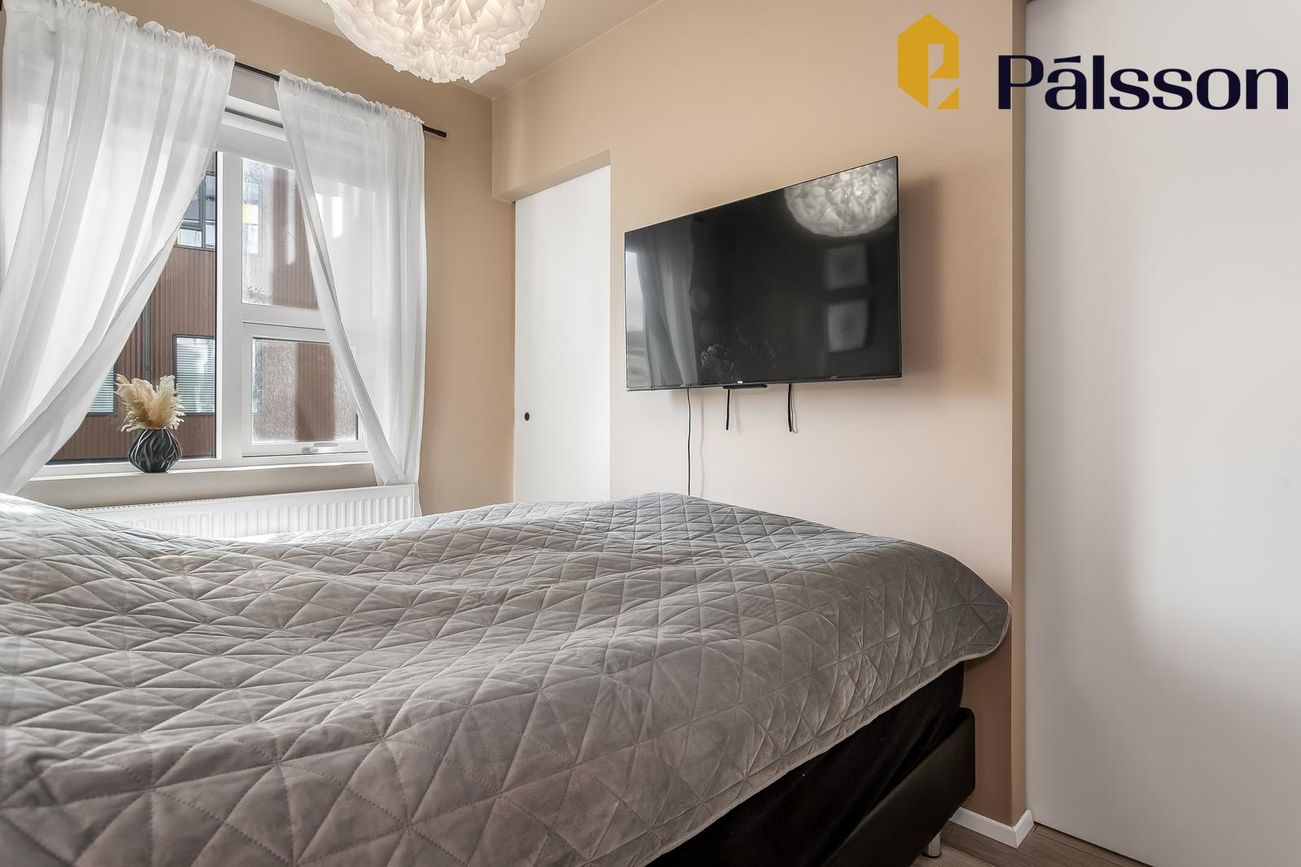 Jöfursbás 11B, 112 Reykjavík