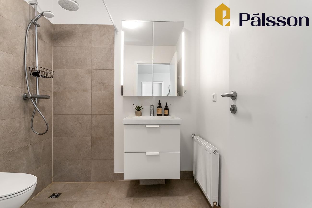 Jöfursbás 11B, 112 Reykjavík