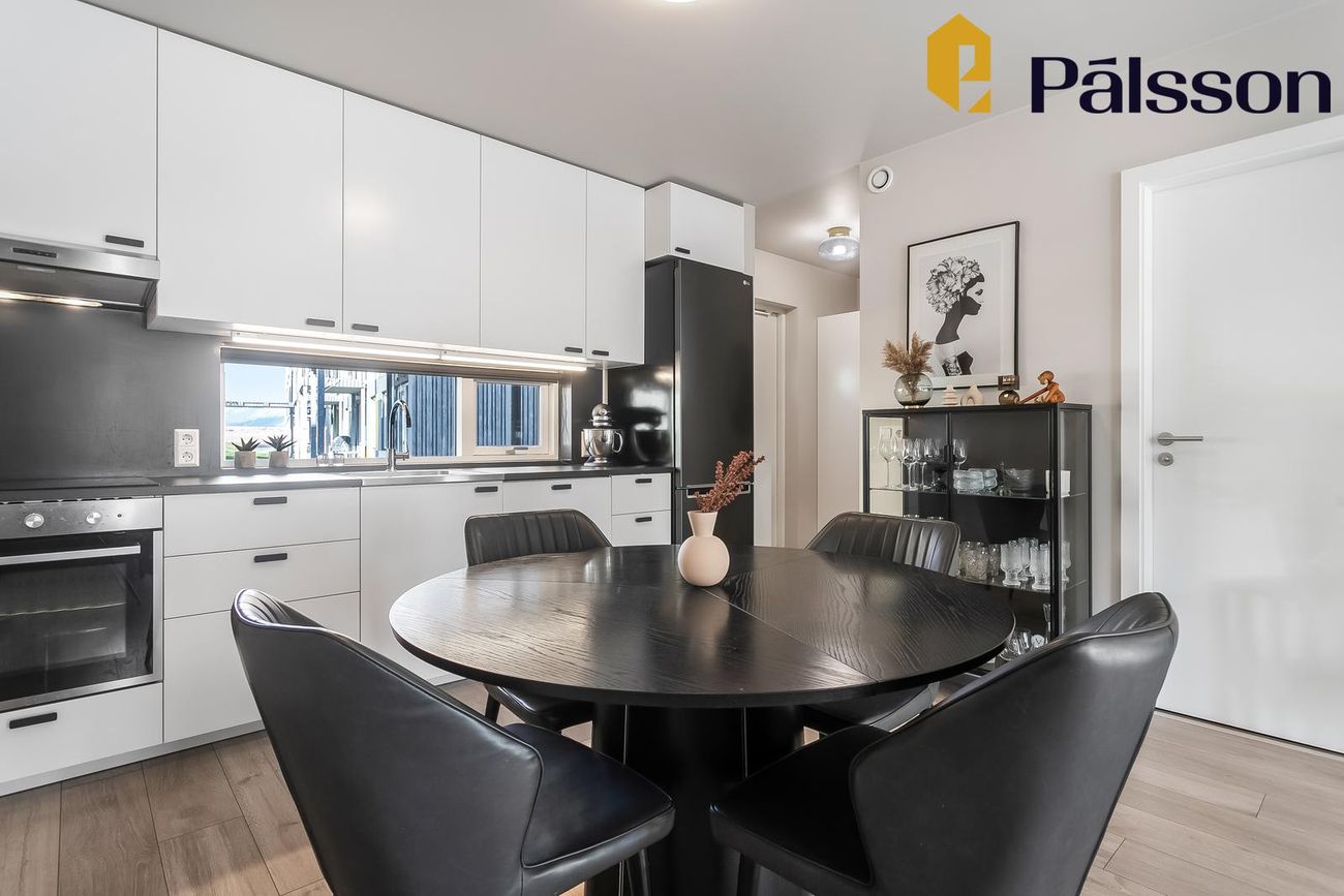 Jöfursbás 11B, 112 Reykjavík