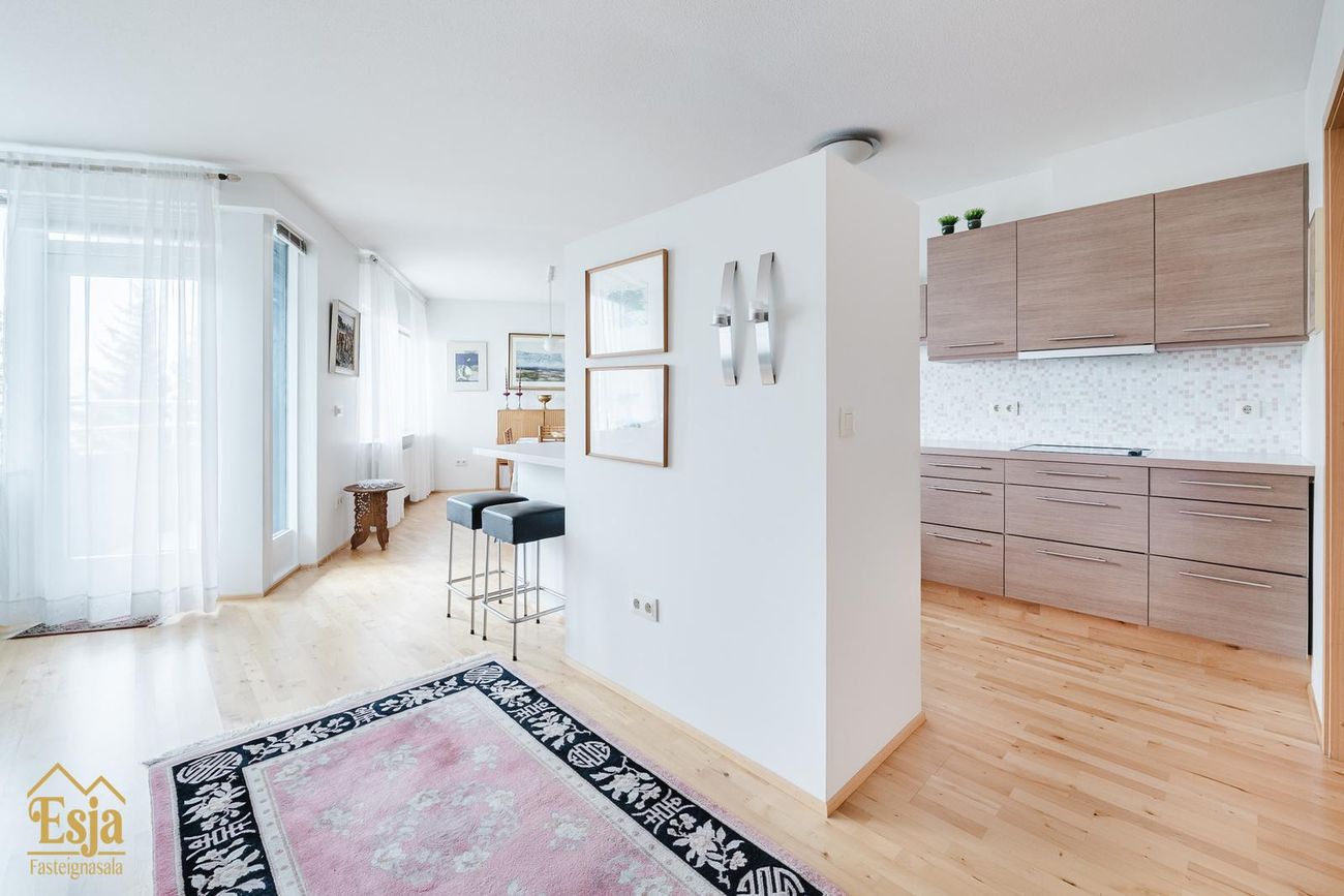 Hvassaleiti 56, 103 Reykjavík