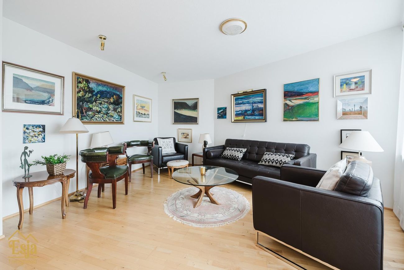 Hvassaleiti 56, 103 Reykjavík