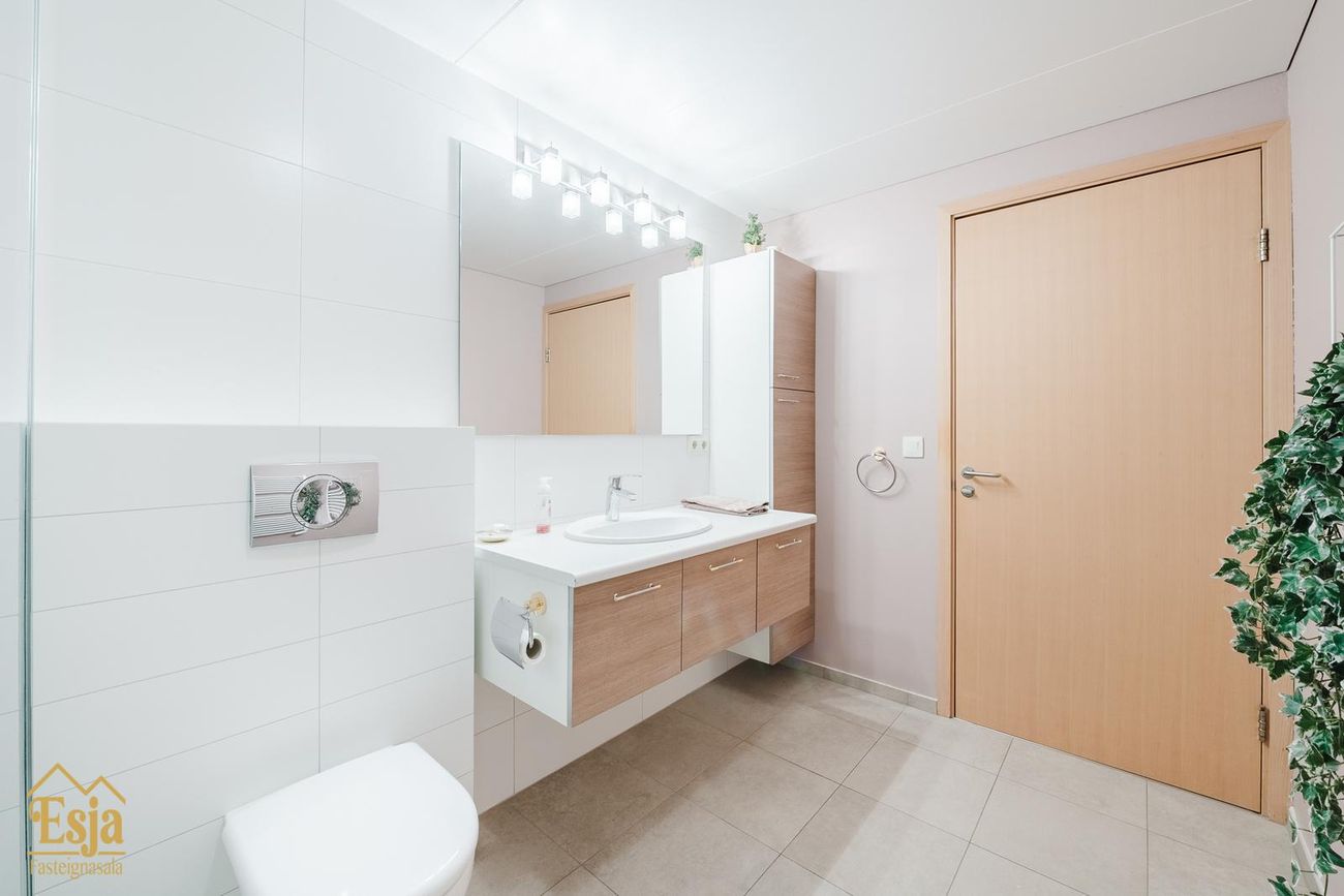 Hvassaleiti 56, 103 Reykjavík