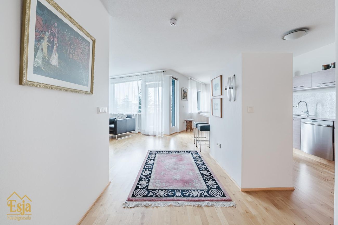 Hvassaleiti 56, 103 Reykjavík