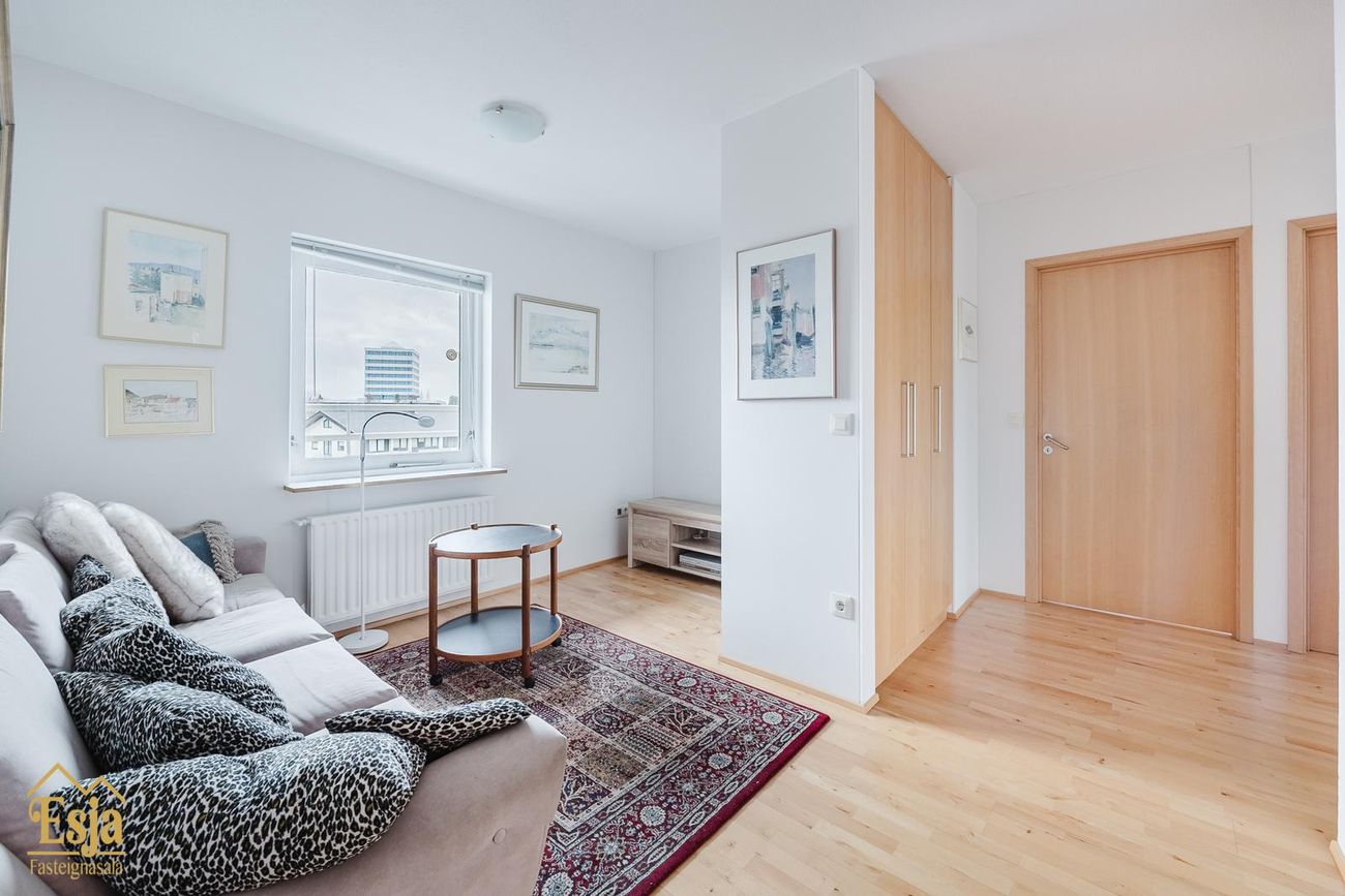 Hvassaleiti 56, 103 Reykjavík