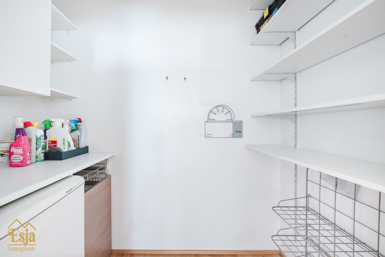 Hvassaleiti 56, 103 Reykjavík