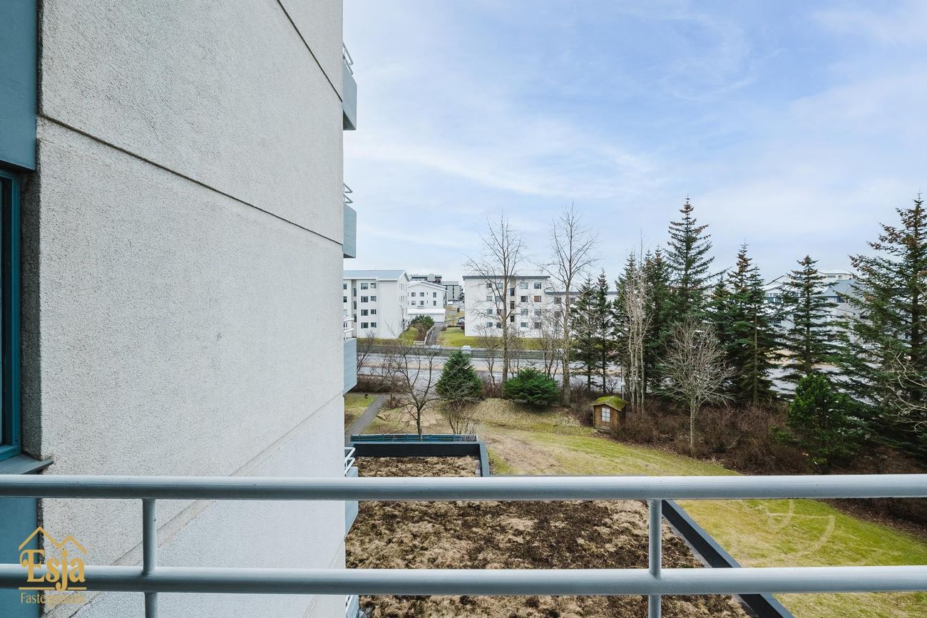 Hvassaleiti 56, 103 Reykjavík