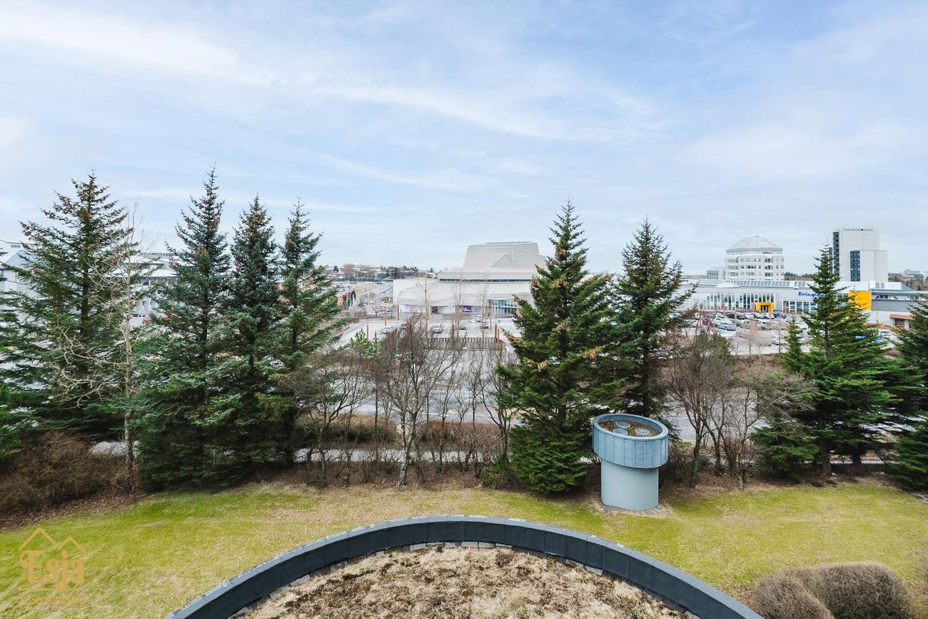 Hvassaleiti 56, 103 Reykjavík