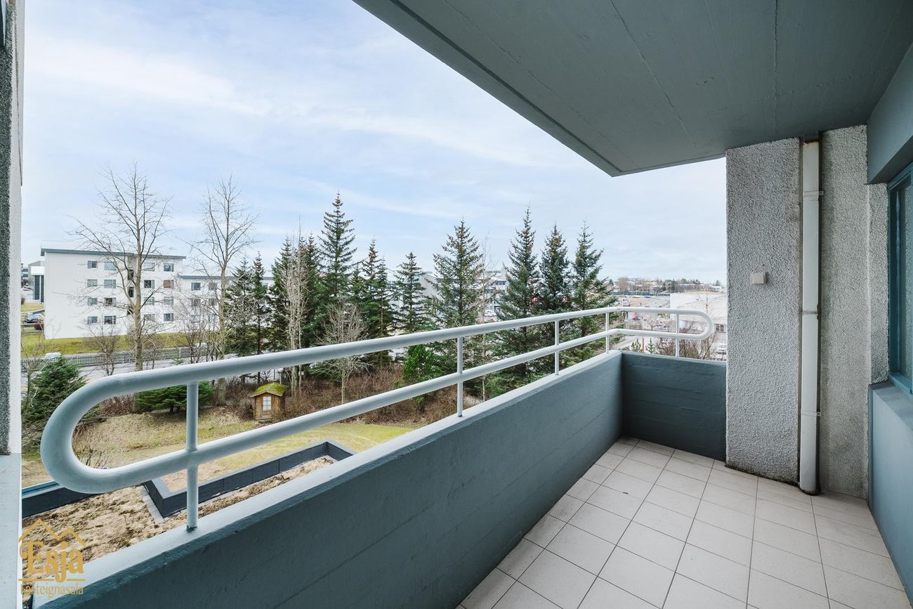 Hvassaleiti 56, 103 Reykjavík